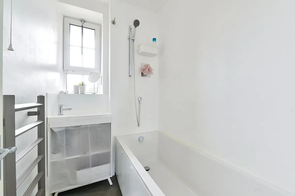 Spacious 2 Bed, Canary Wharf, O2 Arena, Wifi London Apartment