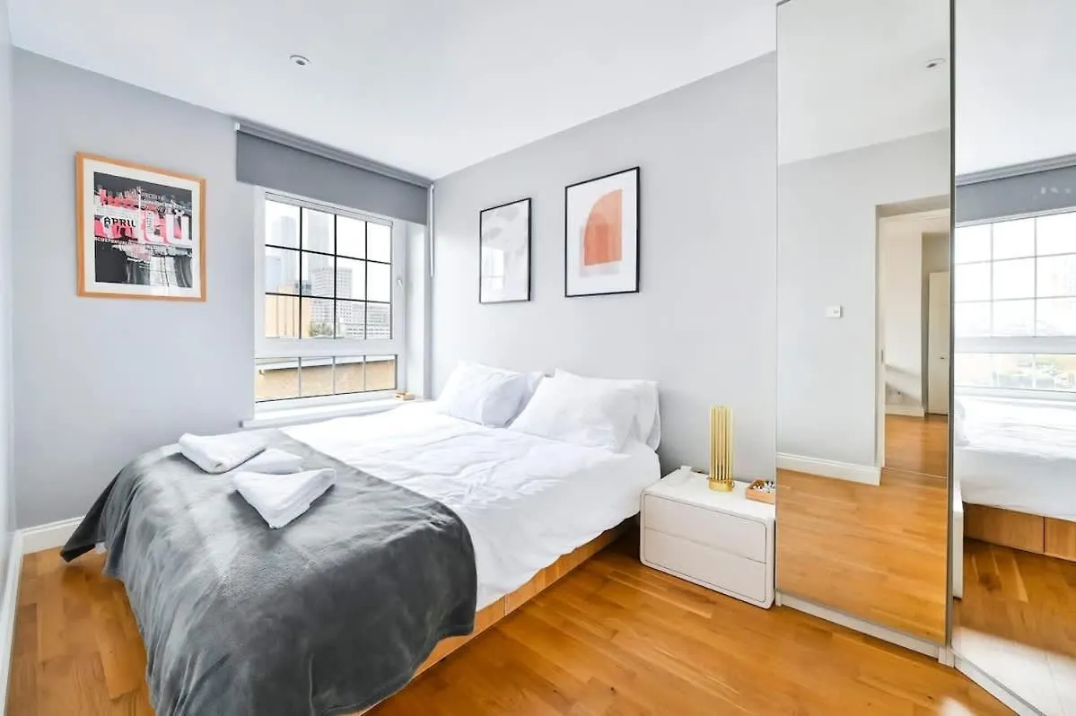 Spacious 2 Bed, Canary Wharf, O2 Arena, Wifi London Apartment