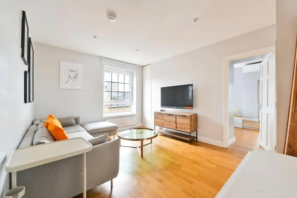 Spacious 2 Bed, Canary Wharf, O2 Arena, Wifi London 0*,