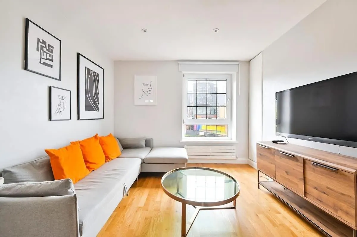 Spacious 2 Bed, Canary Wharf, O2 Arena, Wifi location